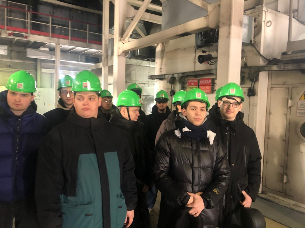 Экскурсия в ГТЭС Покачевского месторождения.jpg