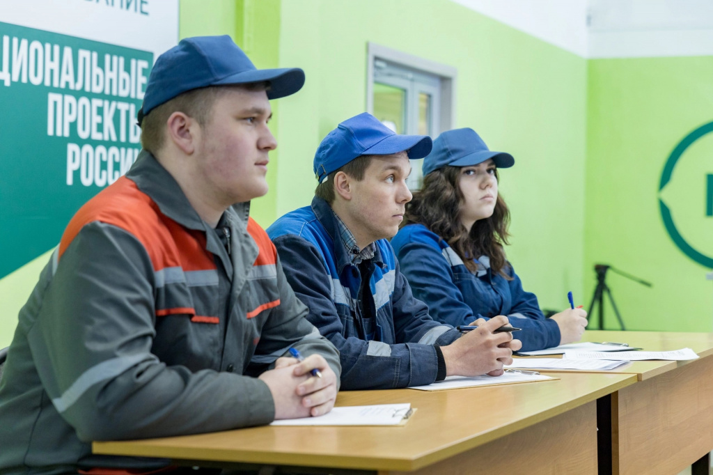 экспертом демонстрационного экзамена.jpg